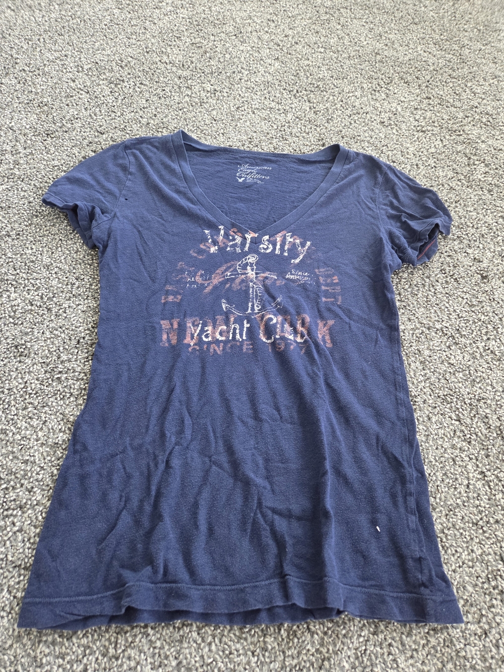 American Eagle Outfitters Navy V-Neck Yacht Club Graphic Tee